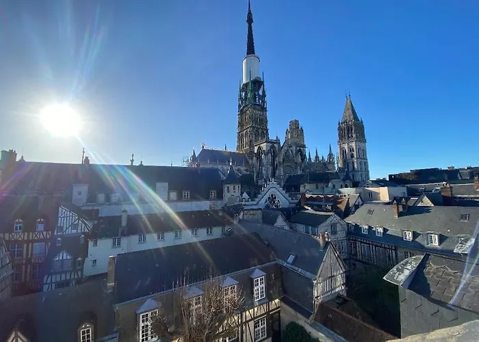 Sous Les Clochers De Rouen - Cathedrale