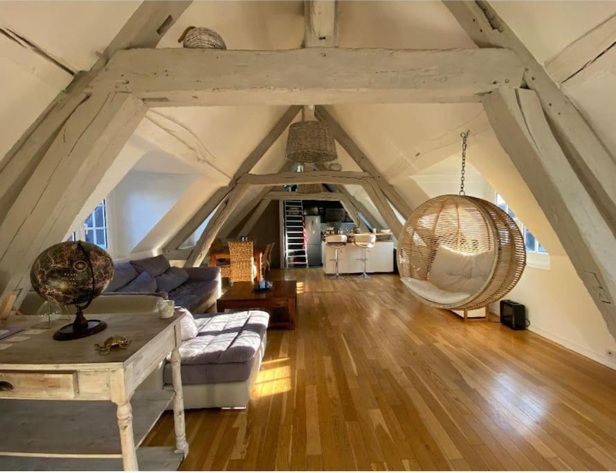 Sous Les Clochers De - Cathedrale Apartment *